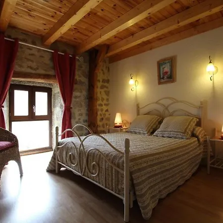 בית נופש Maison De Charme En Margeride: Terrasse, Terrain Clos, Proche Et Chemin St-jacques - Fr-1-582-146 סוגה