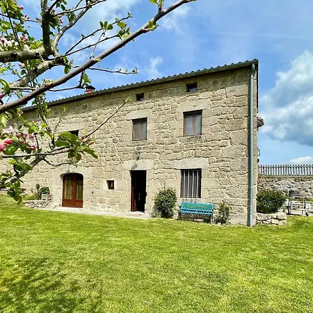 Maison De Charme En Margeride: Terrasse, Terrain Clos, Proche Et Chemin St-jacques - Fr-1-582-146 בית נופש