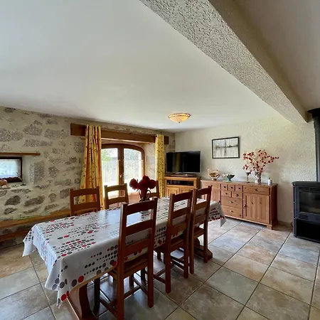 Maison De Charme En Margeride: Terrasse, Terrain Clos, Proche Et Chemin St-jacques - Fr-1-582-146 * Saugues